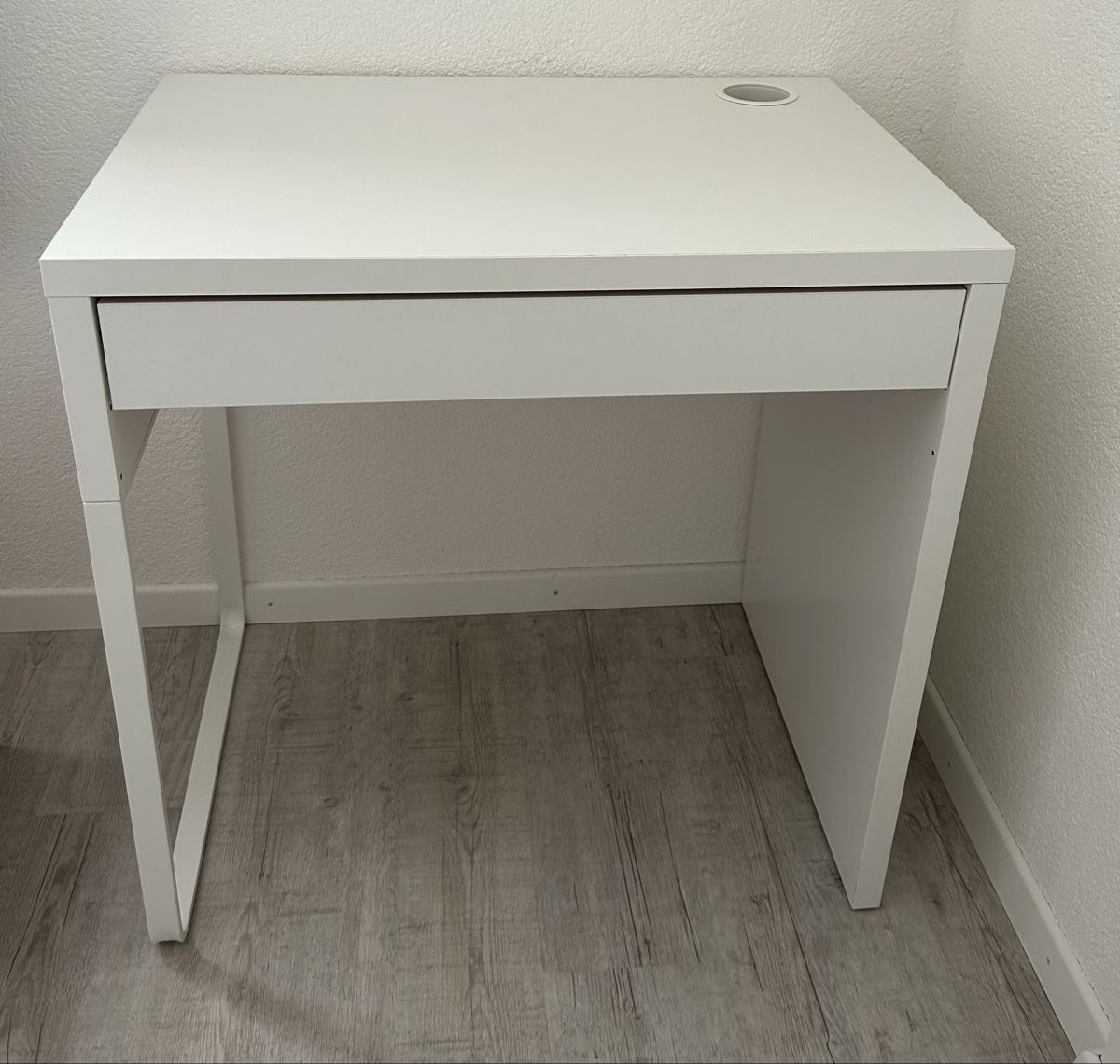 Scrivanie: Schreibtisch Micke von Ikea – Usato da Zollikofen venduto da S.B.R