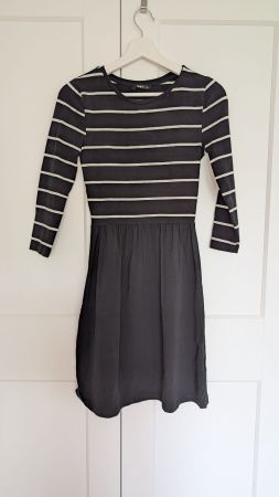 Damen Kleid schwarz/weiss gestreift ONLY, Grösse XS
