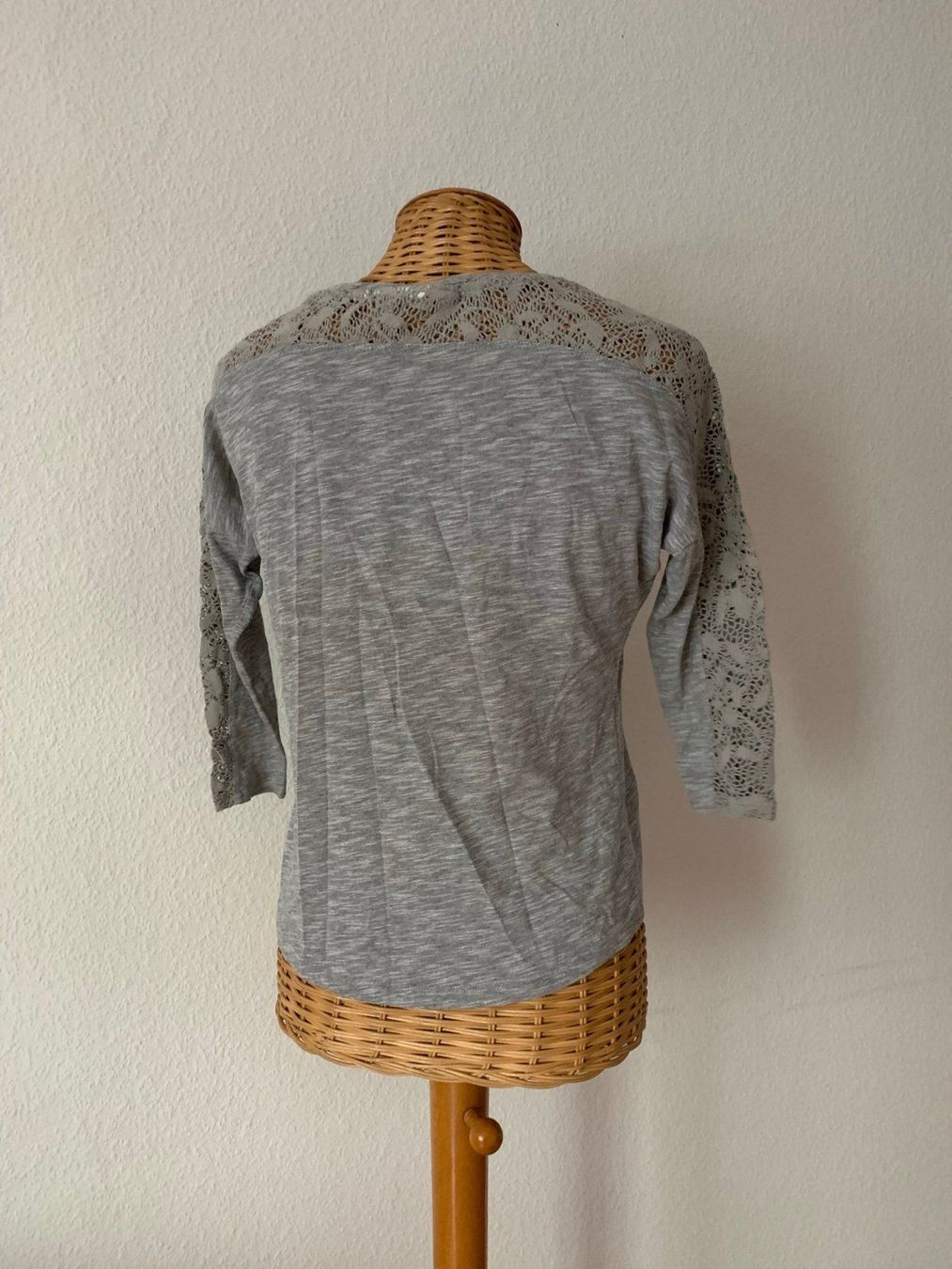 H&M T-Shirts: Oberteil hellgrau mit Spitze - XS – Gebraucht aus Zürich von Diazaio 2