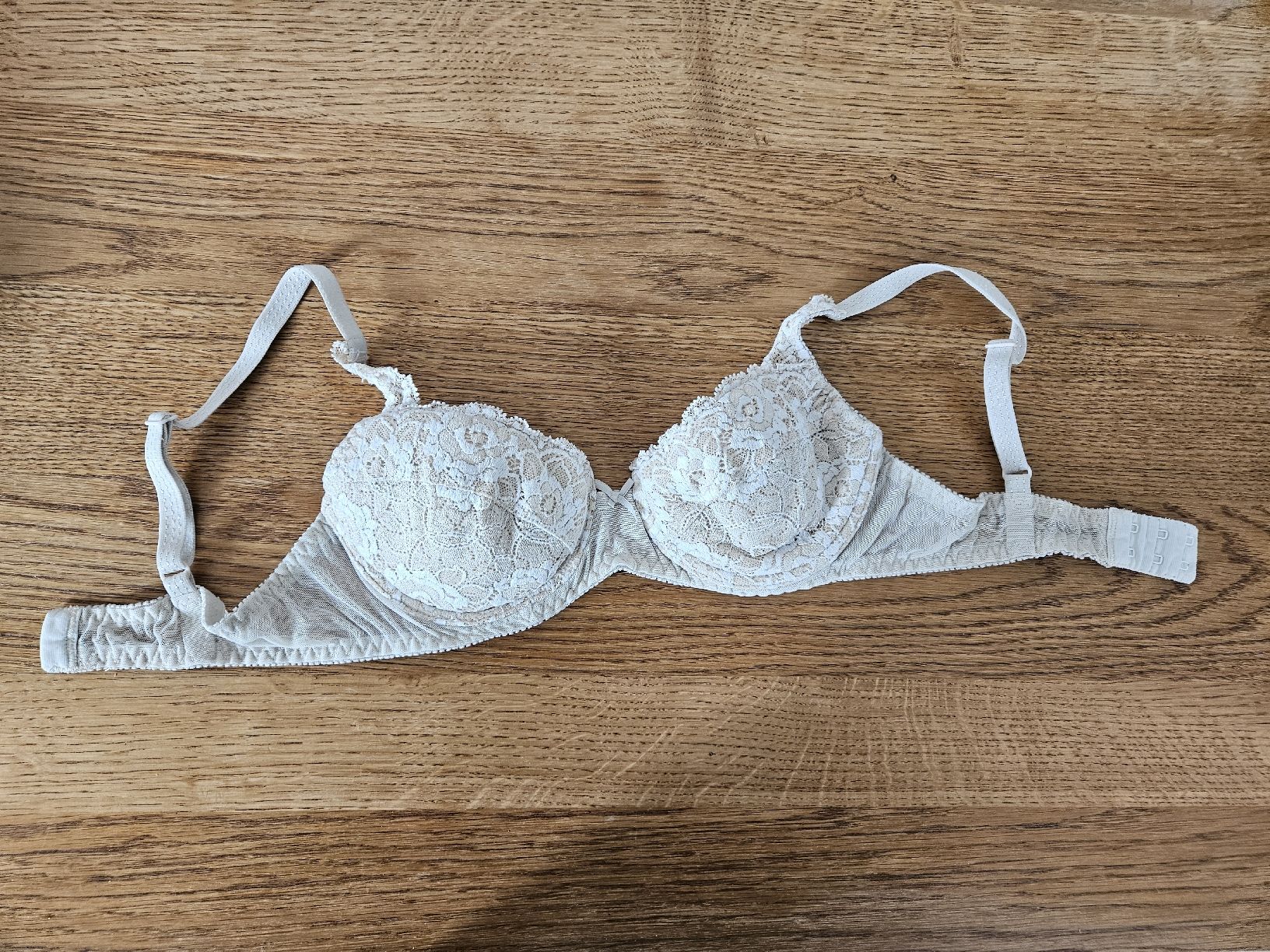 Sonstige Unterwäsche: soutien-gorge 70b – Gebraucht aus Vétroz von sas_yln5