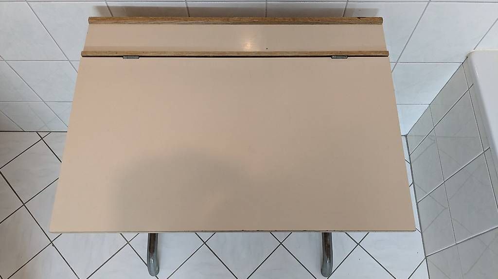 Schreibtische: Bureau d'écolier réglable en hauteur – Gebraucht aus Renens VD von arochat 2