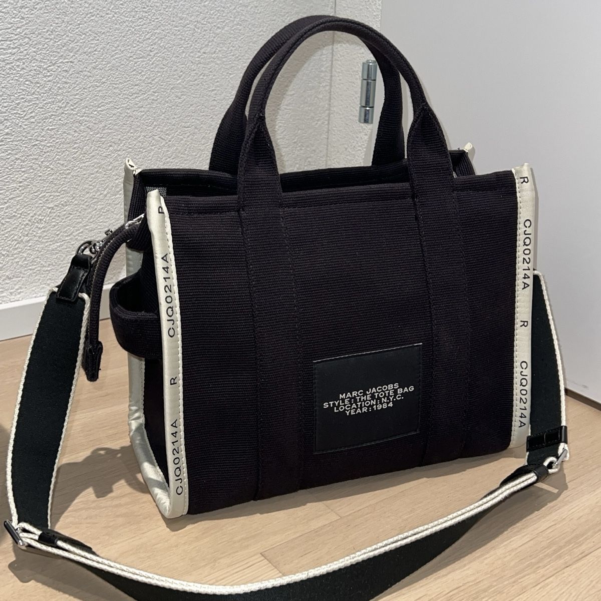 Marc Jacobs Sacs femmes: Marc Jacobs Tote Bag Medium – D'occasion à Spreitenbach par mit_2w9p 1