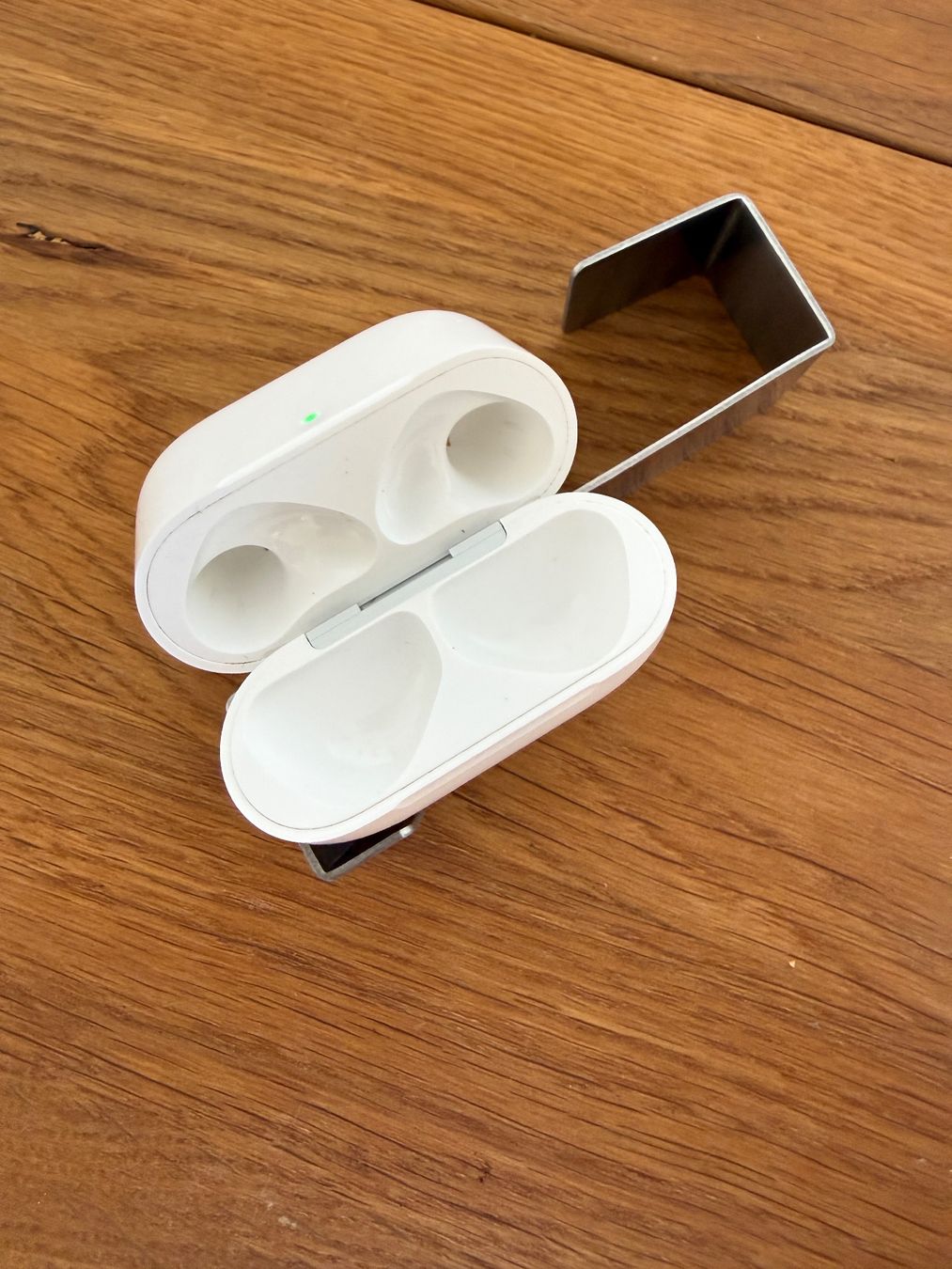 Apple Casques audio: APPLE AirPods 4 Charging Case – D'occasion à Lausanne par Nine1982 2