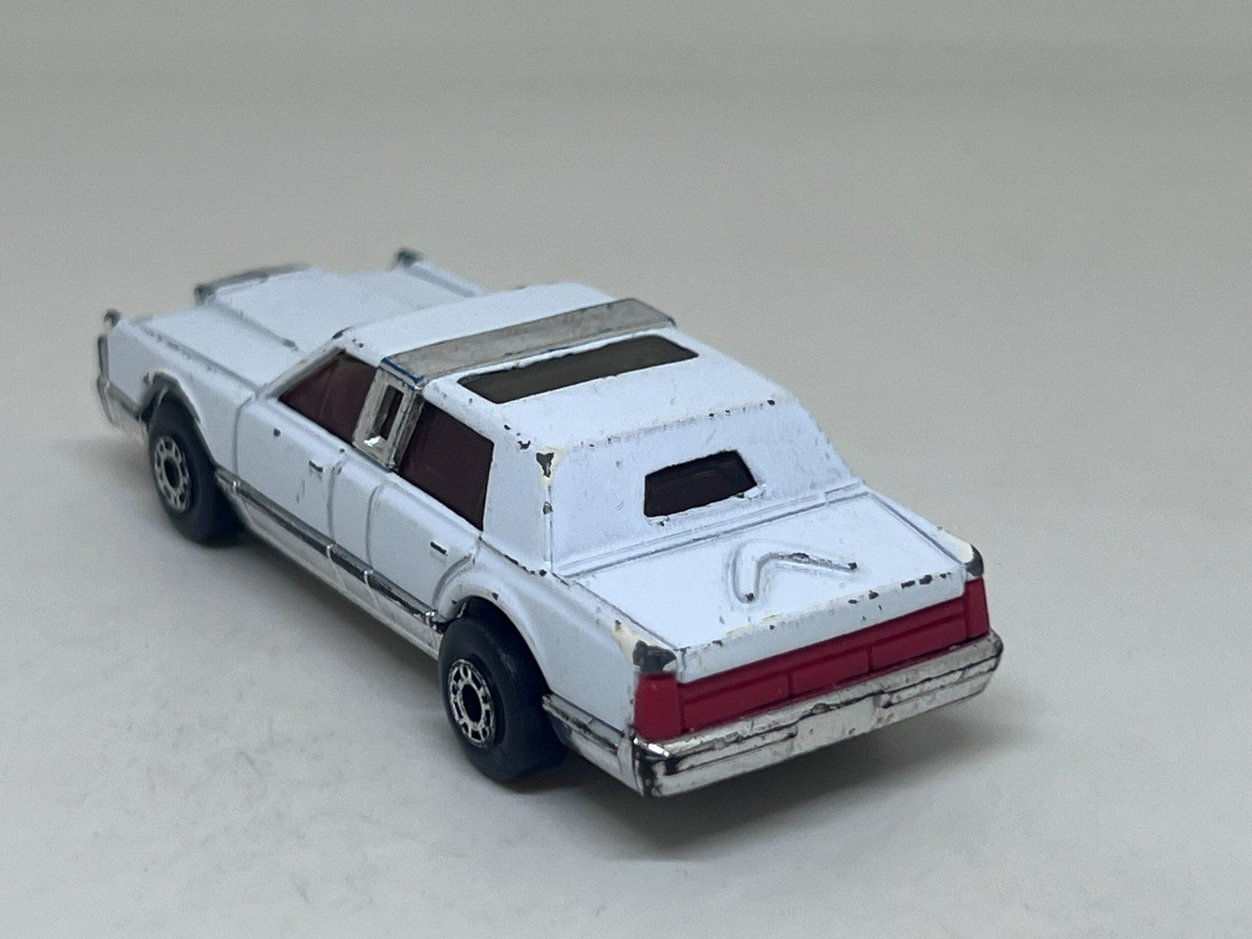 Matchbox Modellautos: Matchbox Lincoln Town Car #761 – Gebraucht aus Wildegg von LaaBoutique 2