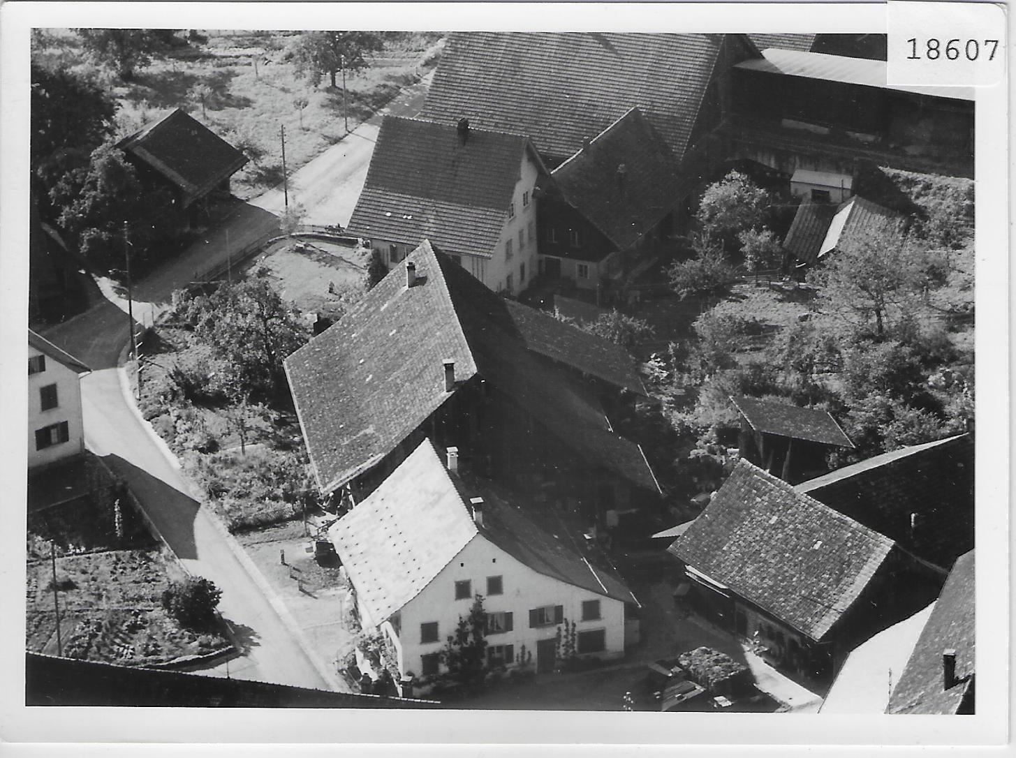 Cartoline postali: Flugaufnahme Wermatswil - Hintergasse – Antico da Ettingen venduto da Kartenplanet