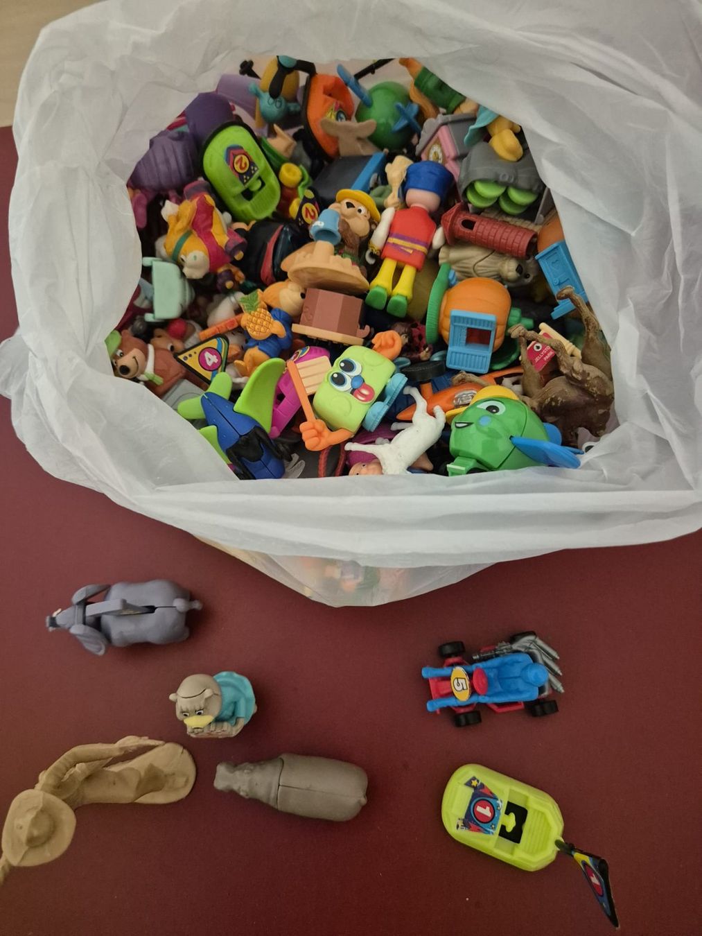 Statuette: Ü Eier Kinderüberraschung Figuren  700 Gramm – Usato da Aadorf venduto da Ortofos 1