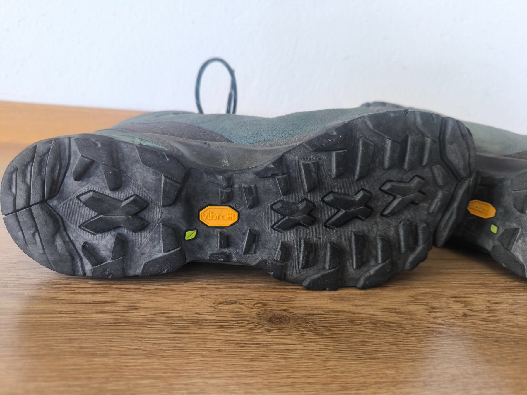 Scarpa Scarpe da donna: Scarpa Goretex Wanderschuhe 41 / 7 – Usato da Ebikon venduto da brombomboli 2