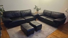 Ledersofa Garnitur schwarz 3er 2er und 2 Hocker gebraucht