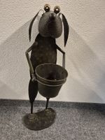 Hund aus Blech gearbeitet