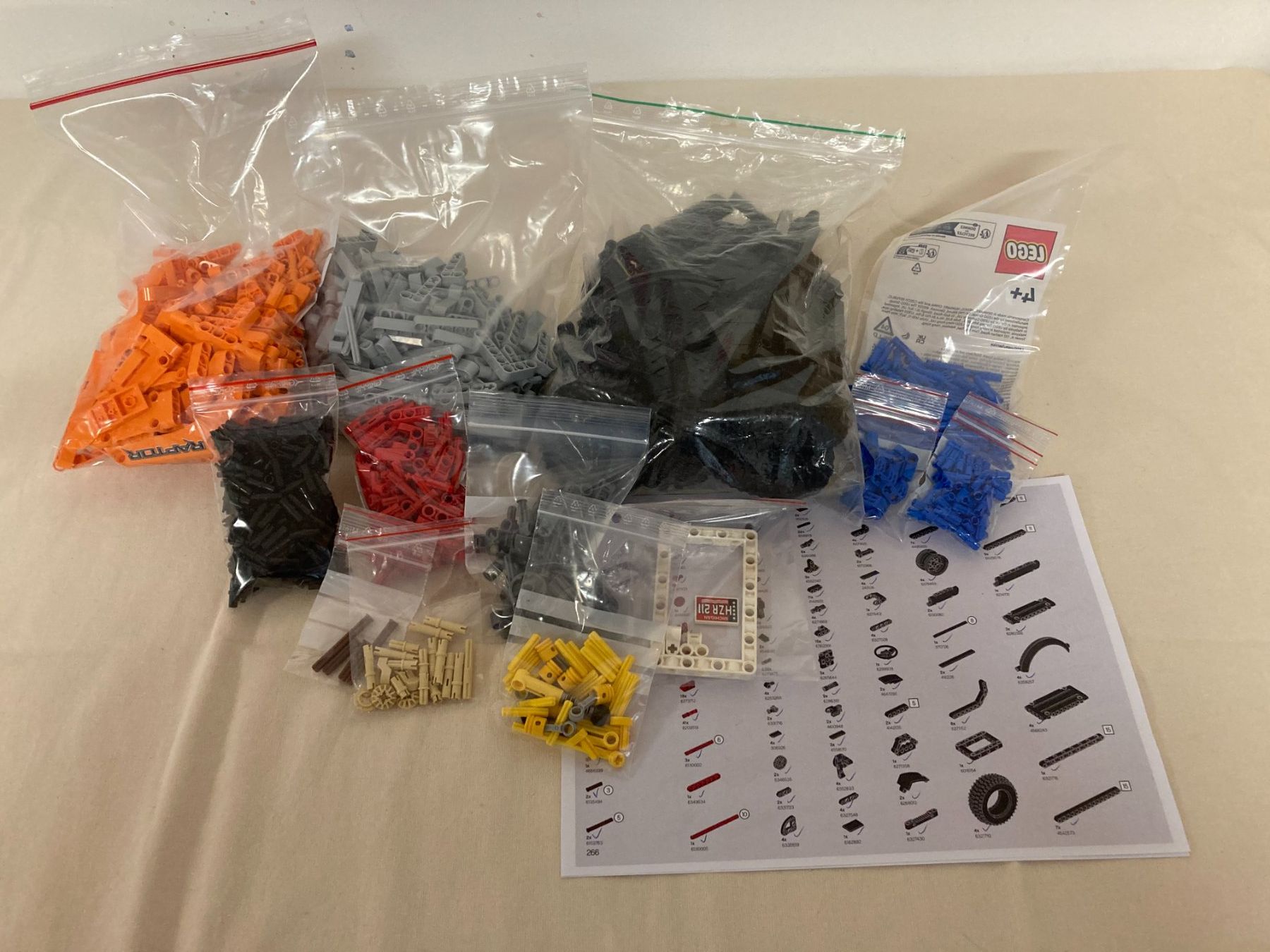 Technics Kit di costruzioni: Lego Technic - 42126 Ford Raptor – Usato da Reinach BL venduto da Loma8 5