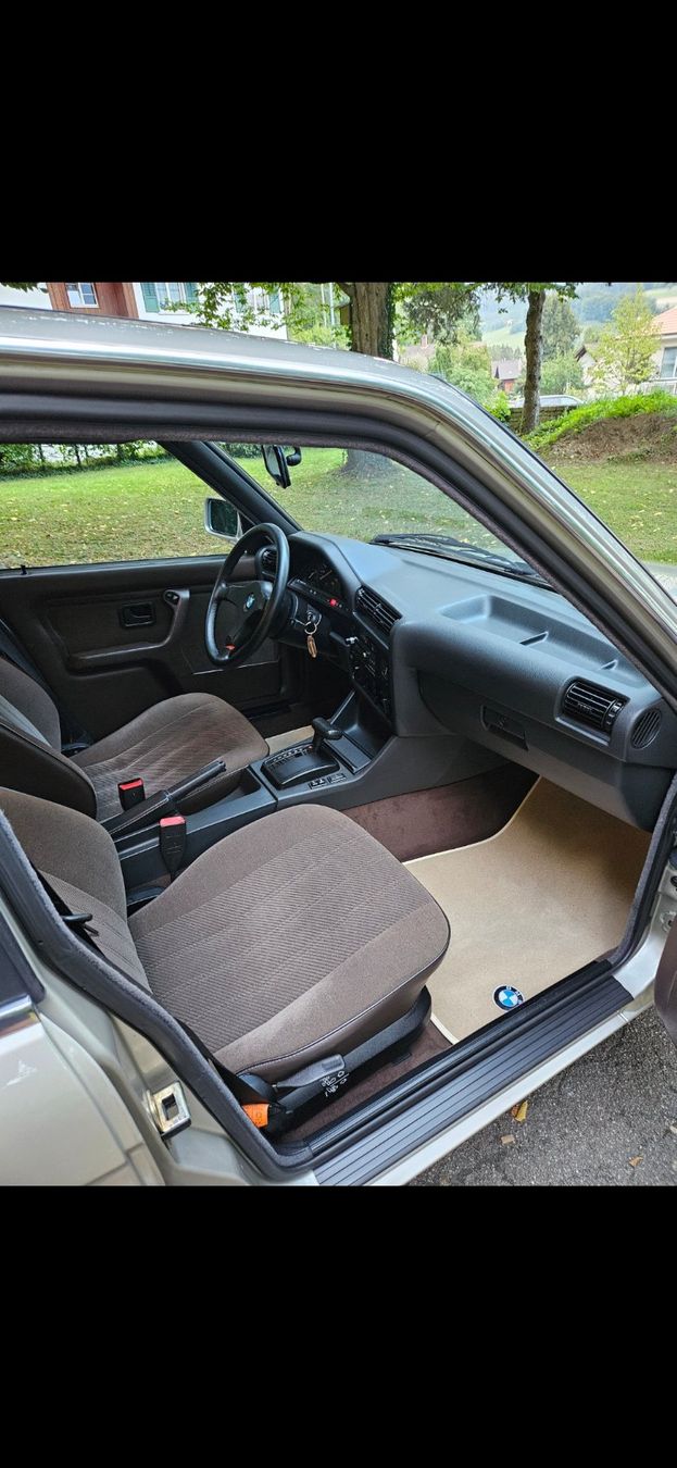 Automobili: BMW E30 320i – Usato da Balsthal venduto da Purina 6
