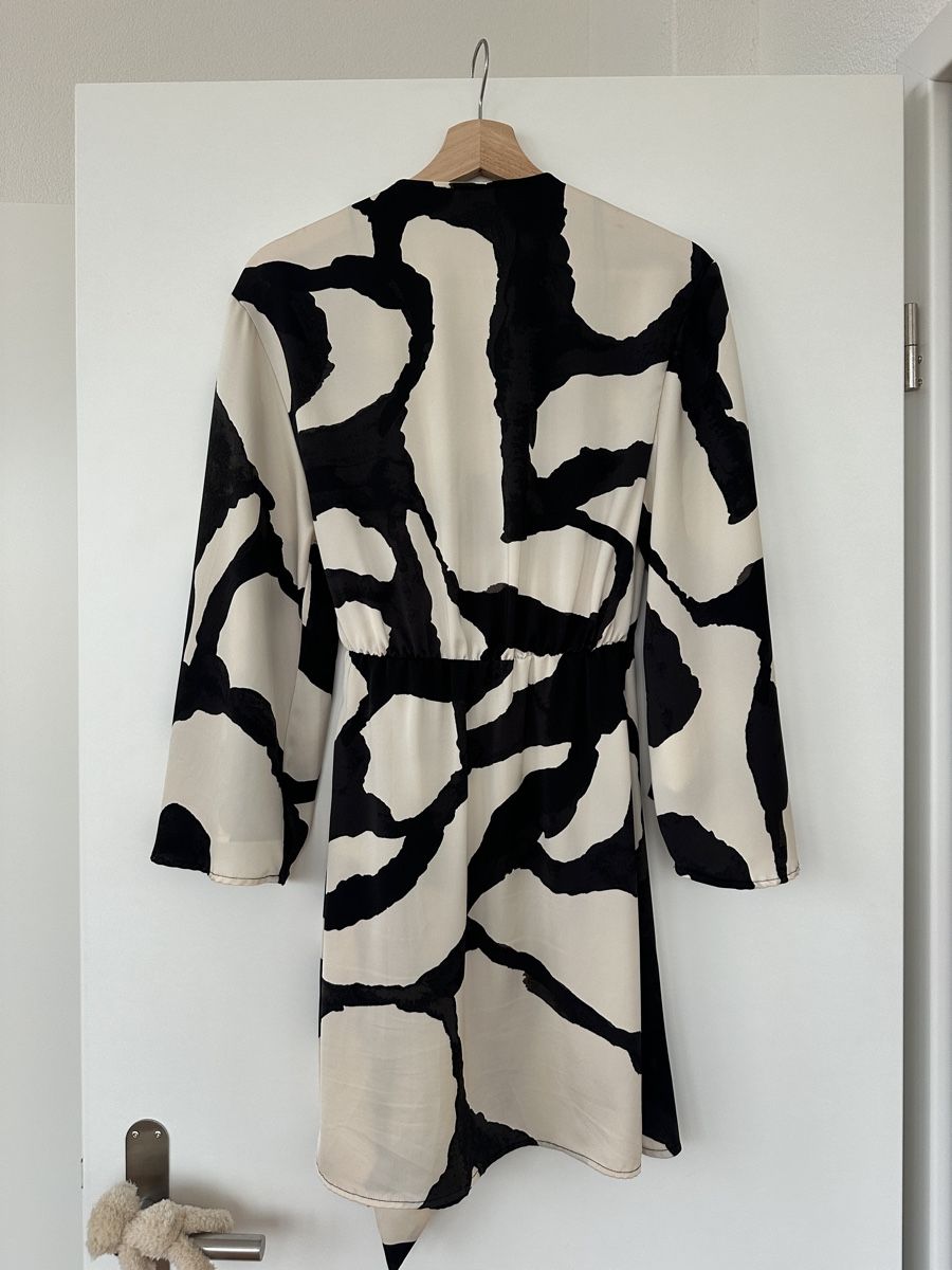 H&M Kleider: Kleid von H&M  – Neu (gemäss Beschreibung) aus Brugg AG von sanfllower 4