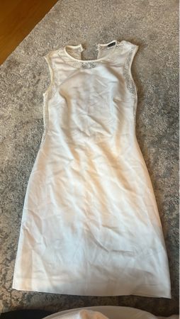 Elegantes, weisses Sommerkleid mit Spitze, Grösse 36