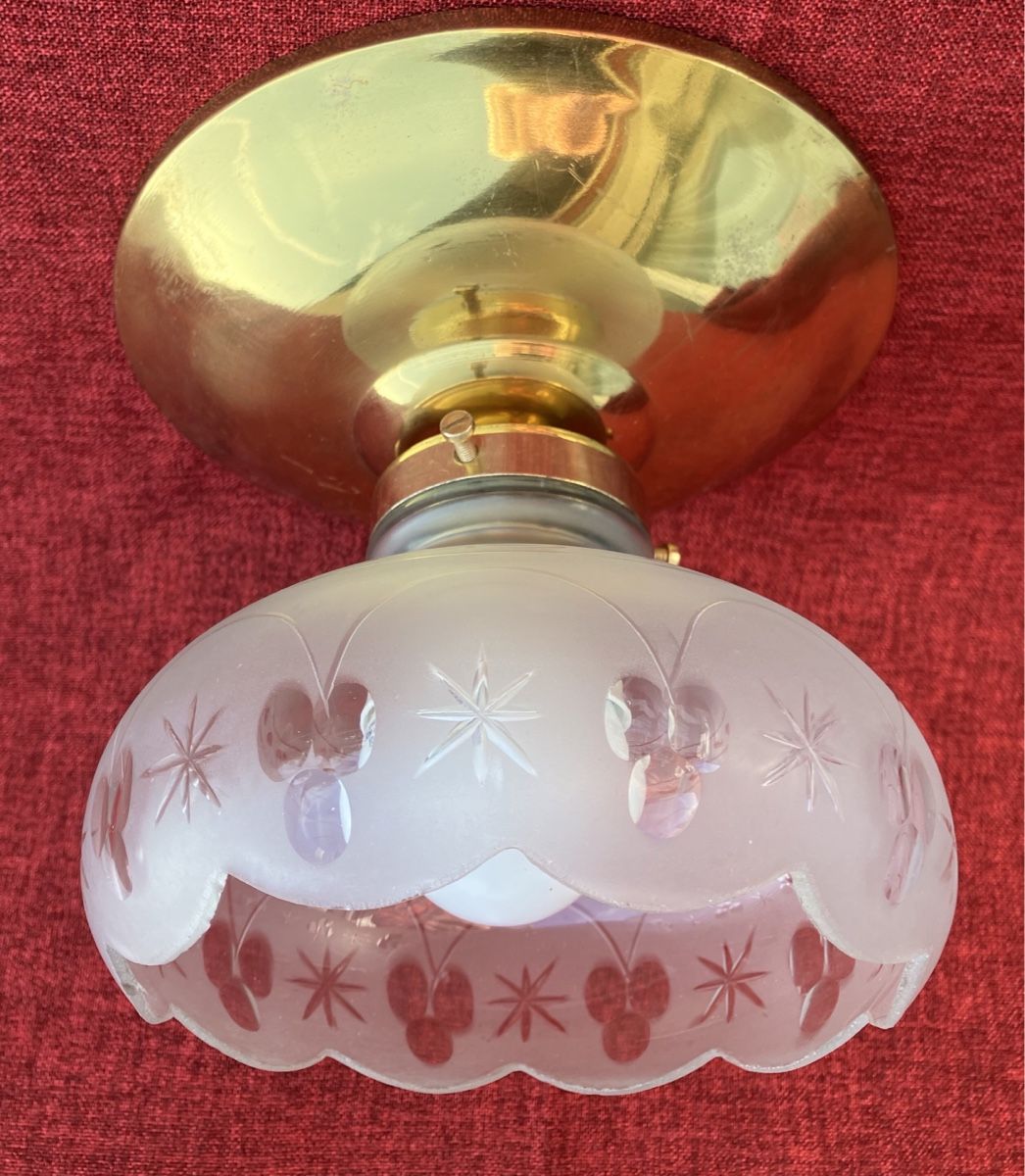 Lampadari & plafoniere: Alter Messing Deckenlampe Handgeschliffenes satiniertesglas – Usato da Zürich venduto da otomado 1
