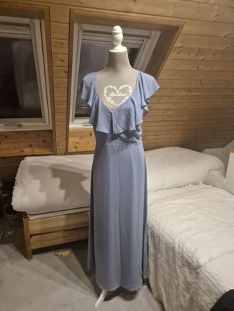 Maxikleid H&M lillablau mit Rüschen Grösse 38 guter Zustand