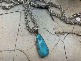 Anhänger mit natürlichem Türkis an Kette