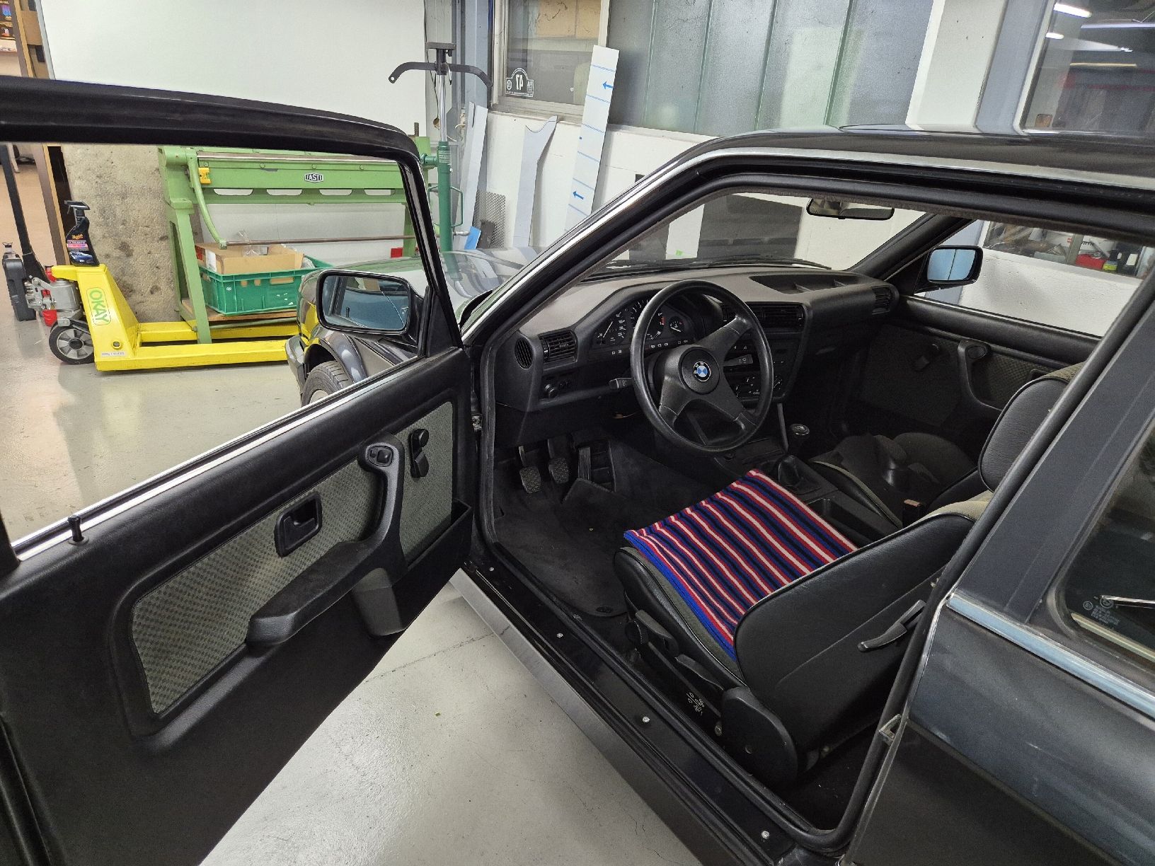 BMW Autos: BMW E30 323i Coupe - seltener Youngtimer! – Gebraucht aus Neuenhof von  2
