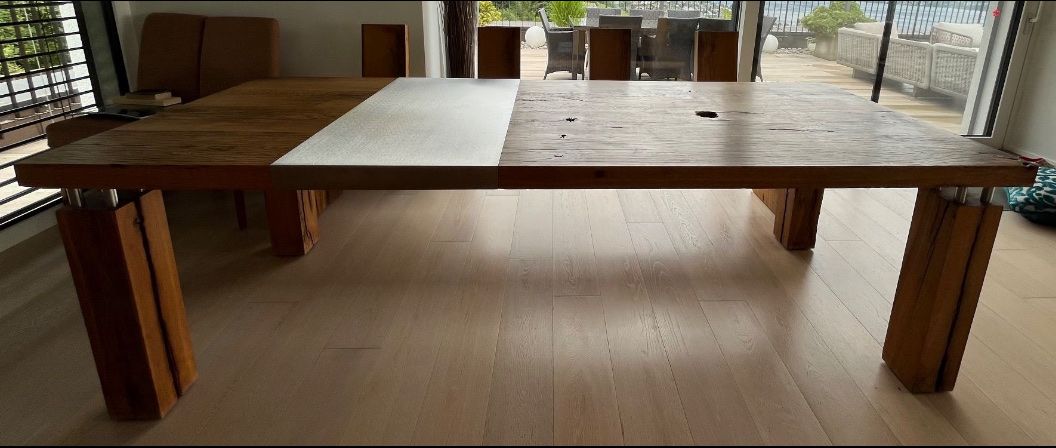 Articles en bois: Massiver Eichenholztisch mit Sitzbank&Design Elementen,Antik – D'occasion à Horgen par pj18 4