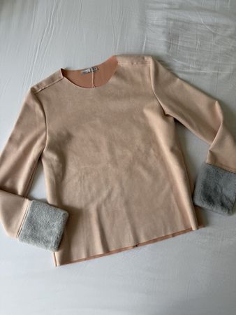 Zara: Haut rose, manches en fausse fourrure, taille S