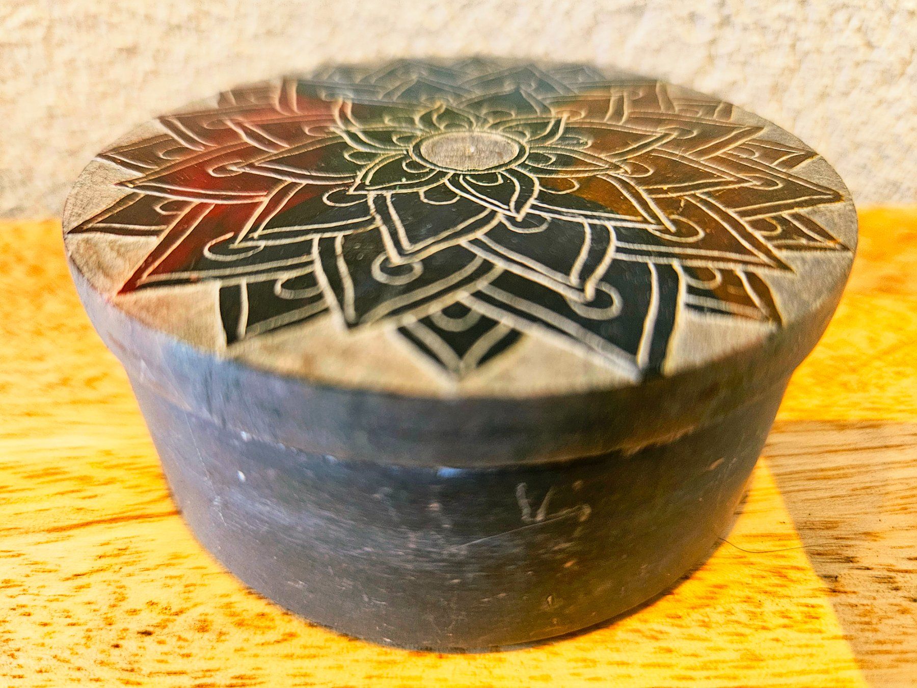 Minerali & Pietre curative: Steindose Stein Box Schatulle Speckstein Mandala Orient Asia – Usato da Birmensdorf ZH venduto da Wendepunkt... 6