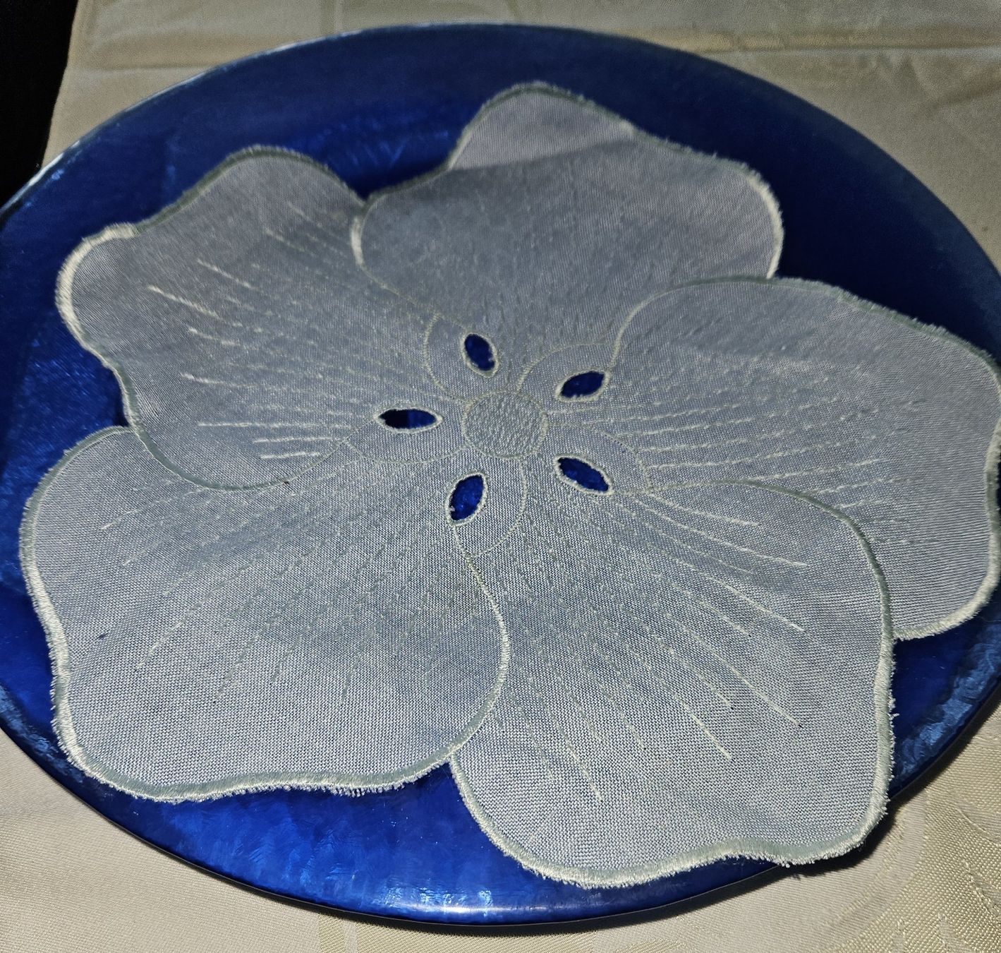 Piatti: Platzteller Glas, 6 Stk. blau mit Deckchen – Nuovo (secondo la descrizione) da Zürich venduto da Argent02