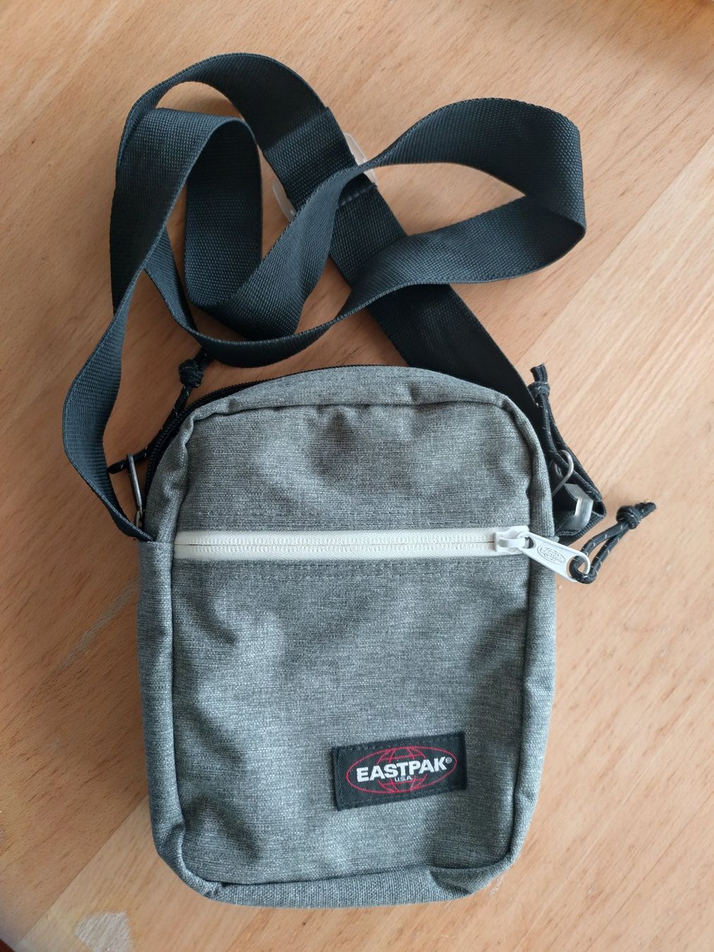 Eastpak Taschen: Umhängetasche klein Eastpak – Gebraucht aus Zürich von gms13