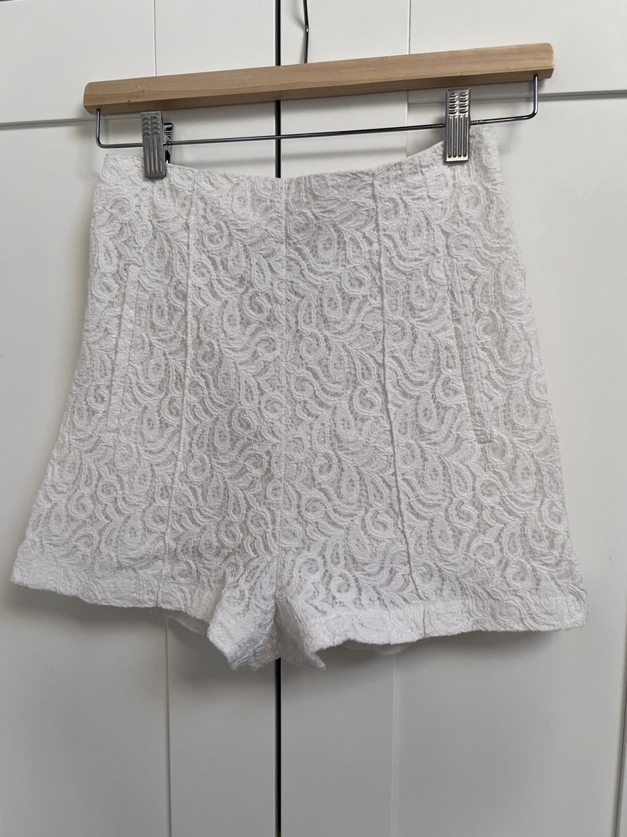 Pantaloni: Weisse Shorts Gr. XS – Usato da Menzingen venduto da nas_6ncr