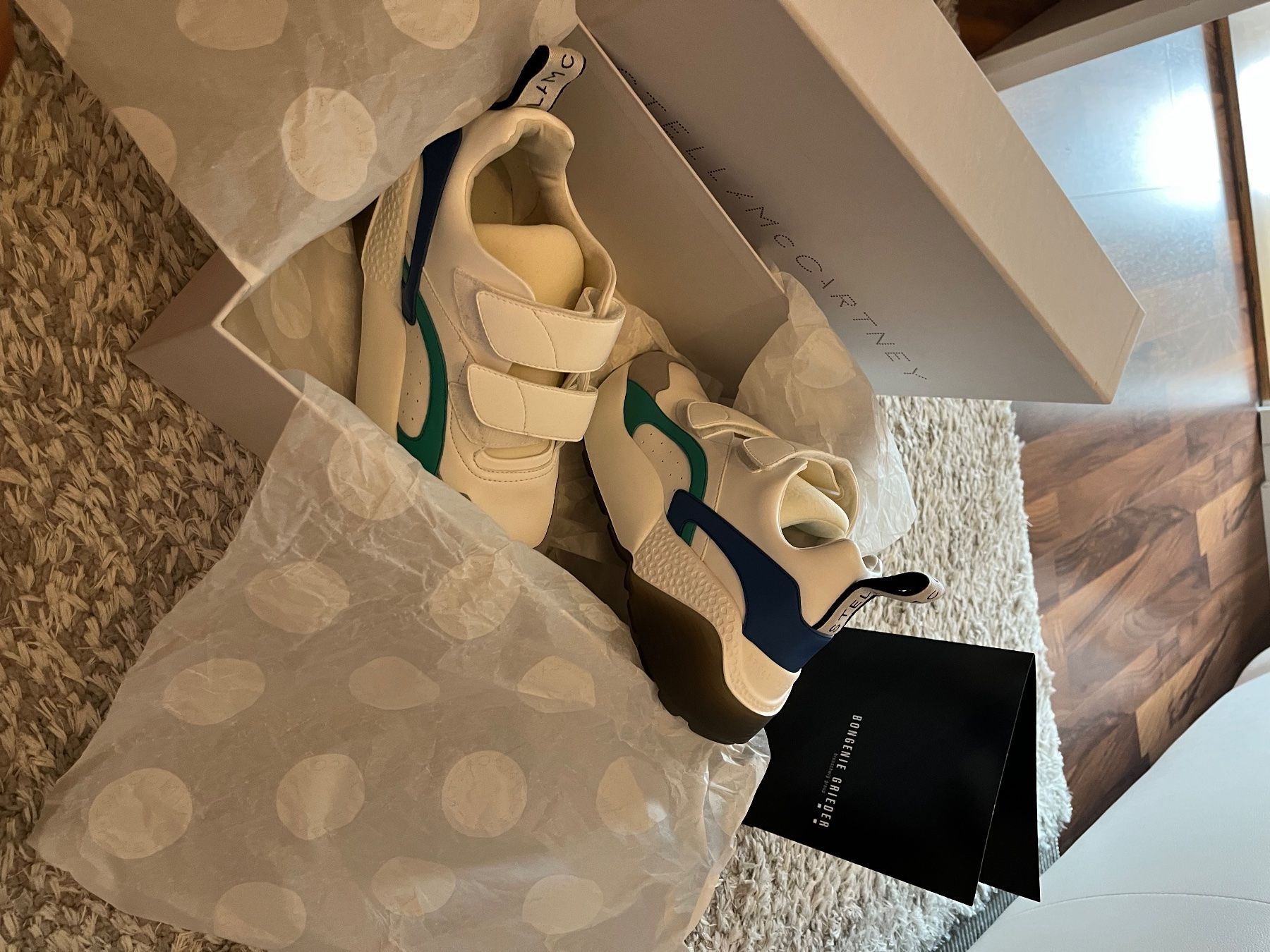 Stella McCartney Scarpe da donna: Stella McCartney sneakers – Nuovo e nell'imballaggio originale da Laupen BE venduto da Smythe 1