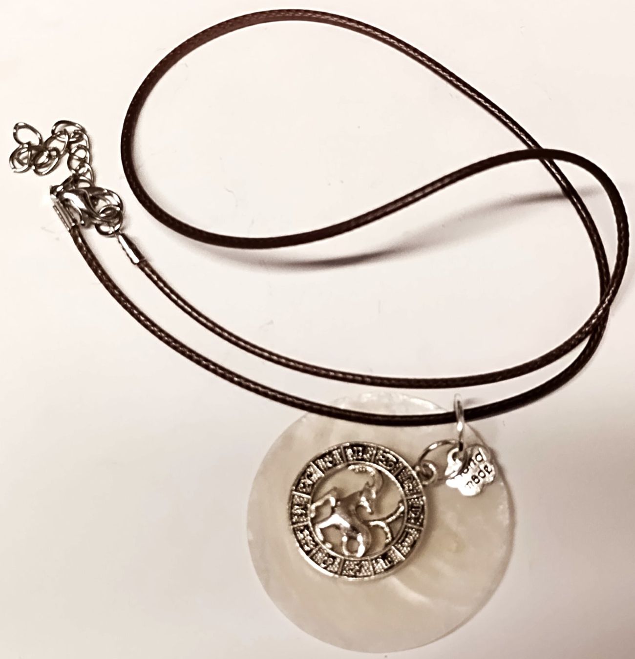 Catenine: Kette mit Perlmuttanhänger im Sternzeichen Steinbock – Nuovo (secondo la descrizione) da Olten venduto da Haendler01 2