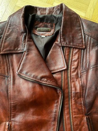 Braune Lederjacke