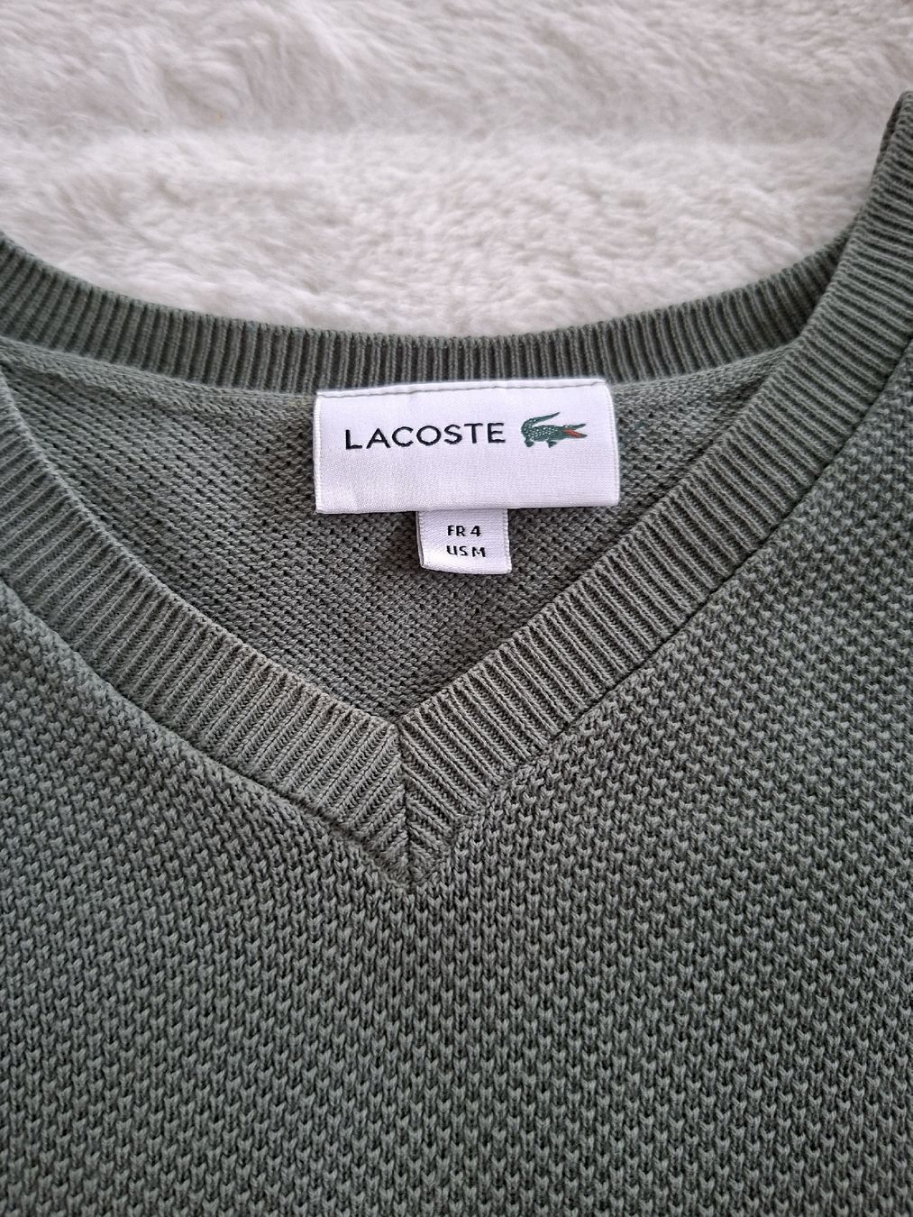 Lacoste Pullover & Sweatshirts: Pull col V LACOSTE vert taille M 100% coton – Gebraucht aus Renens VD von ser_j2fn 4