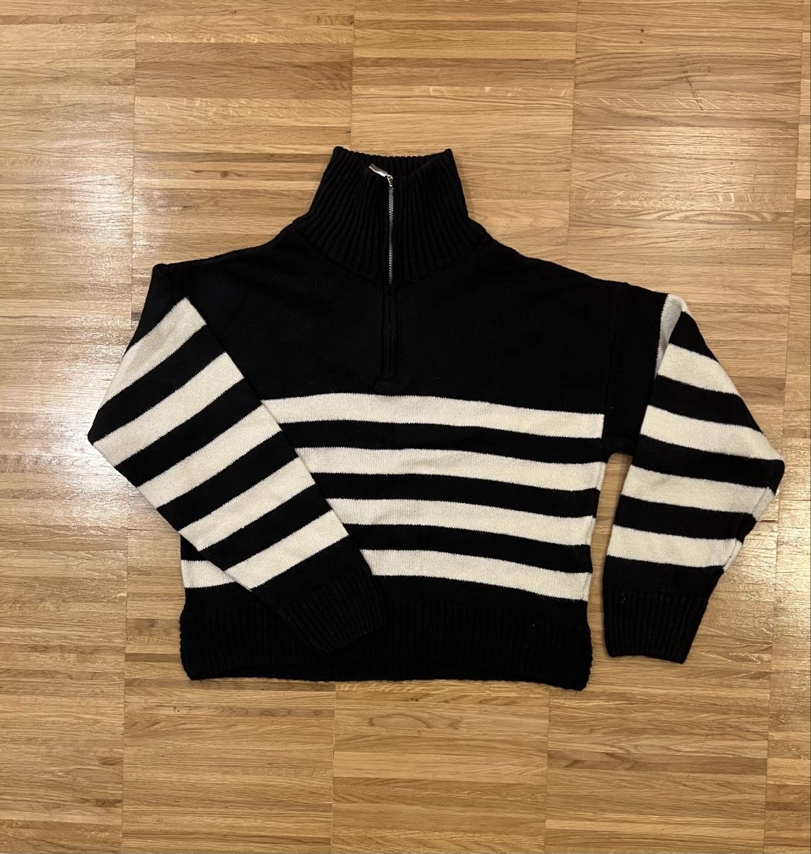 Maglioni & Felpe: Striped black and white sweater – Nuovo e nell'imballaggio originale da Adliswil venduto da avatar83