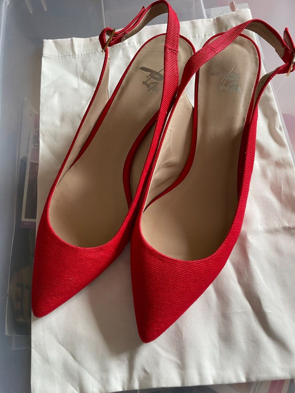 Damenschuhe: Jolies chaussures en ottoman rouge 39 – Neu und originalverpackt aus Pully von Mazette