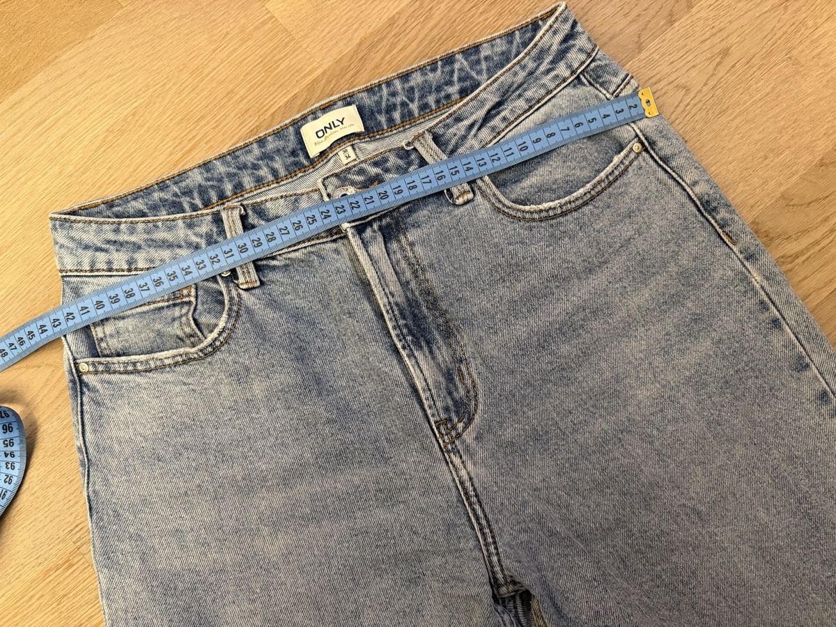 Only Jeans: Only mom Jeans hellblau Gr. 30/34 – Usato da Rubigen venduto da Elmacino 2