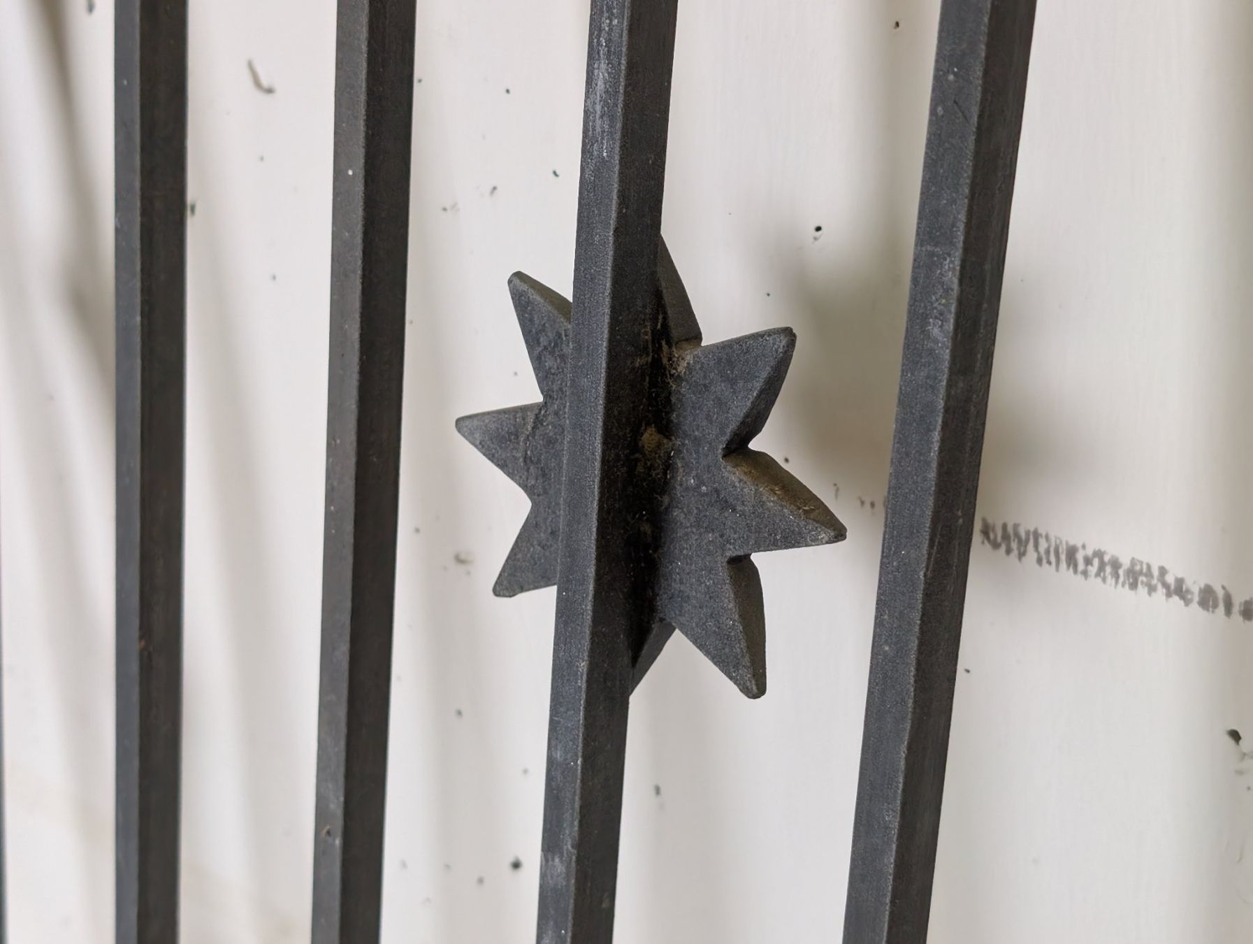 Gitter & Roste: altes Türgitter – Gebraucht aus Winterthur von Hint17 8