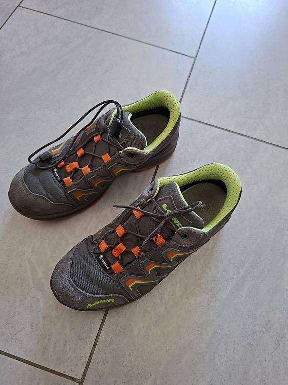 Schuhe für Jungen: LOWA Kindertrekkingschuh Grösse 34 – Gebraucht aus Entlebuch von vinokurov 2