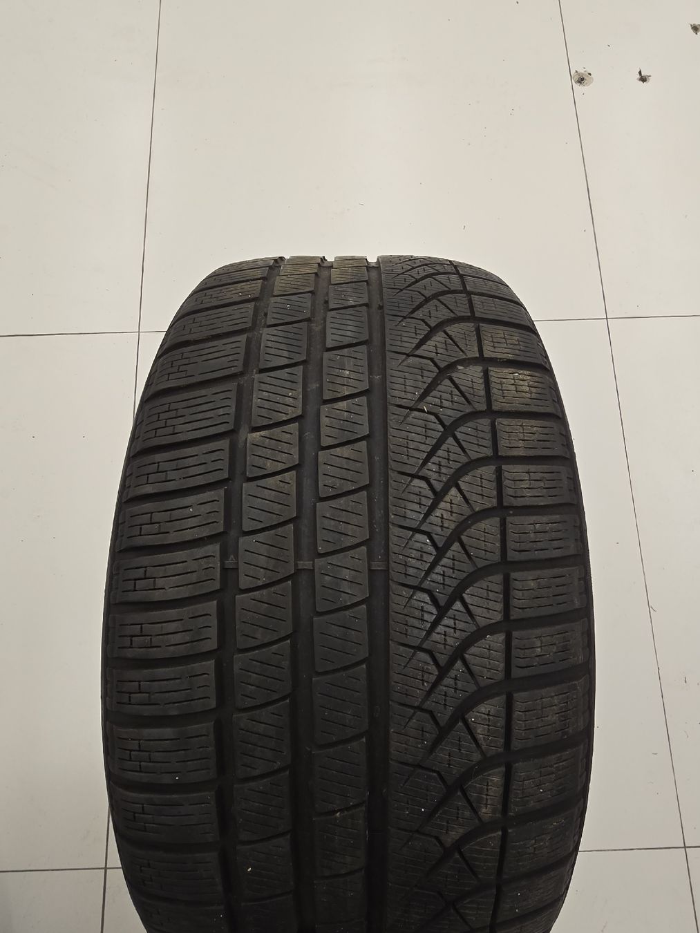 Altro in Scrittura & Disegno: Pneus hiver Porsche Taycan – Usato da Rolle venduto da Challenge13 6