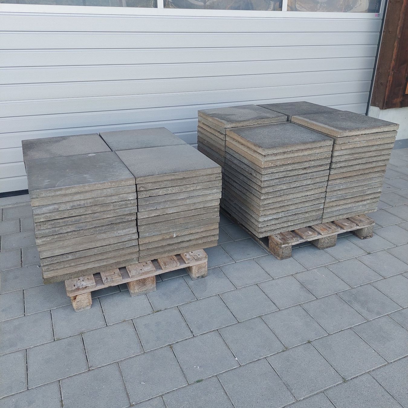 Bodenbeläge: Betonplatten / Gartenplatten / Platten – Gebraucht aus Gossau SG von Gardener 1