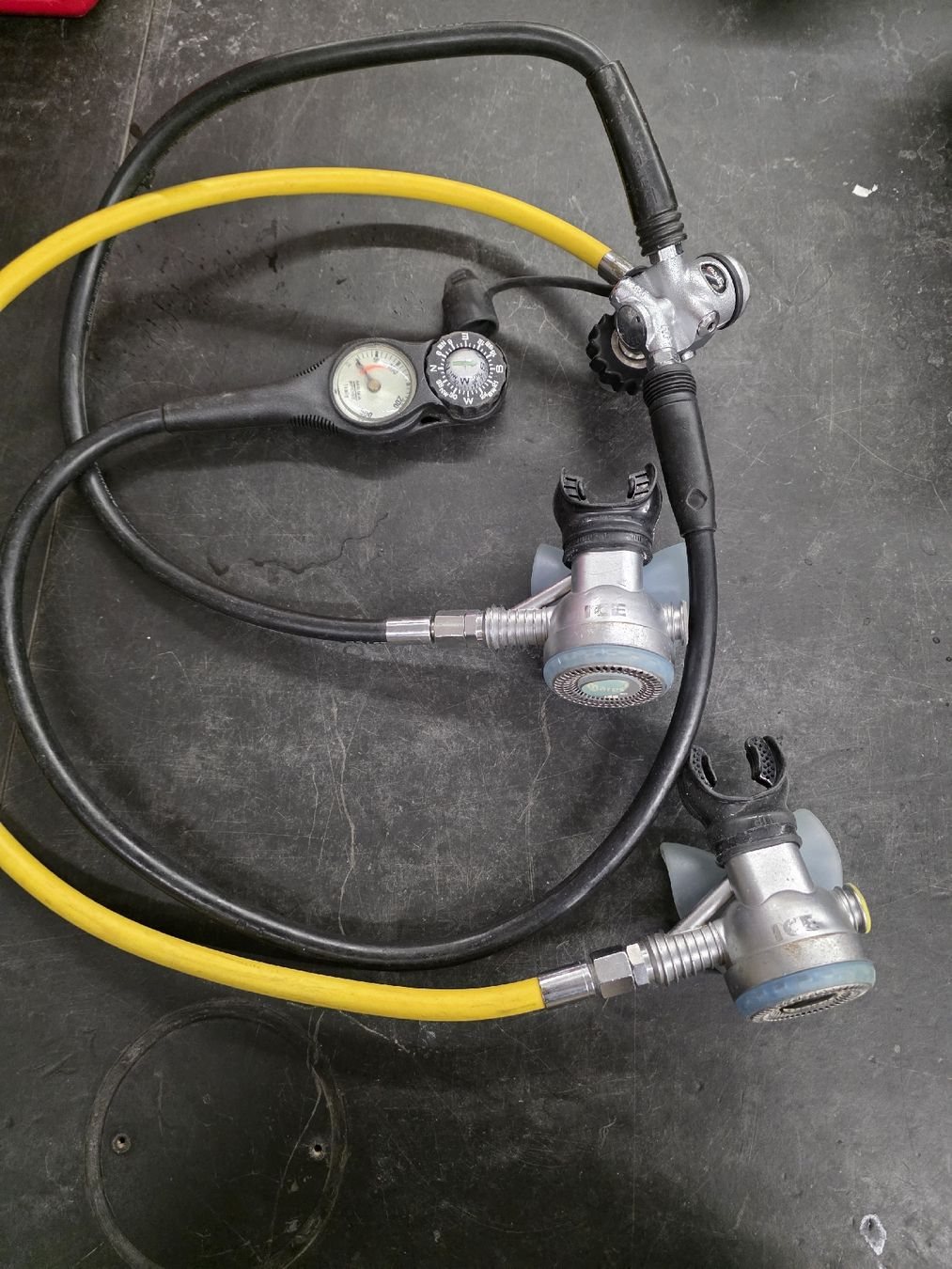 Mares Atemregler & Jackets: Mares mr42 Proton ice Atemregler – Gebraucht aus Remetschwil von Schnickian