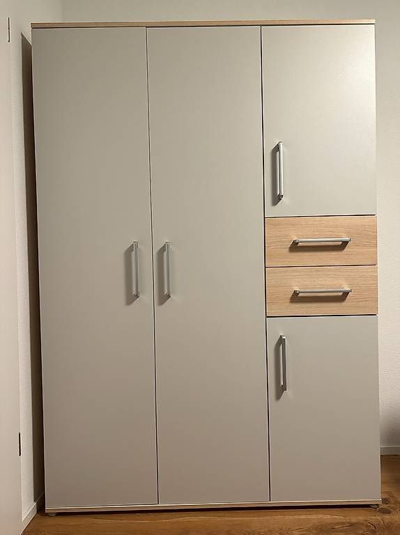 Schränke: Kinderkleiderschrank CHF 50.- (VB) – Gebraucht aus Münchwilen AG von bet_xds5