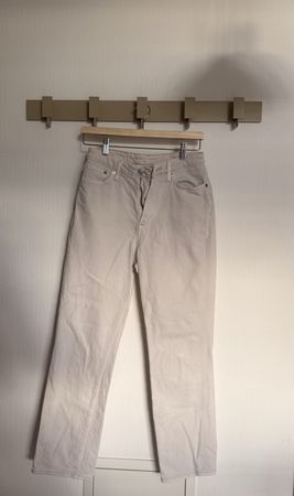 Pantalon beige H&M taille 36 - Idéal pour l'été!