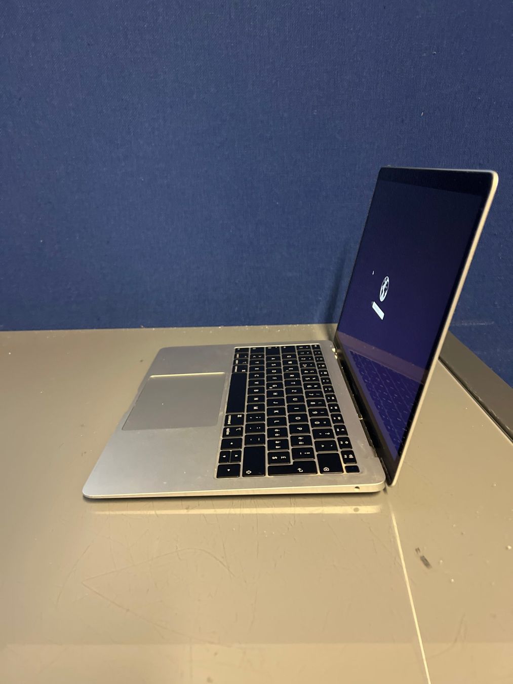 Apple Notebook: MacBook Air 13" 2018 Silber , iCloud sperre #46 – Difettoso da Dietikon venduto da speedkauf 2