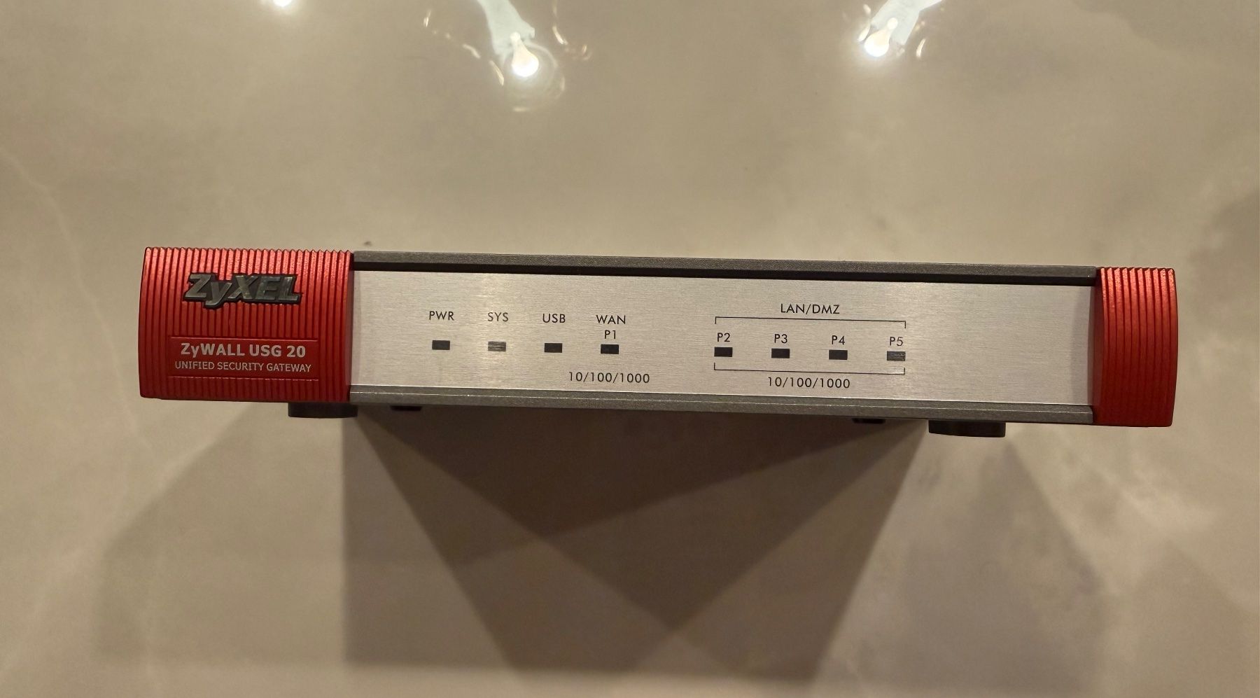 Zyxel Firewall: ZyXEL USG 20 Firewall Security Gateway gebraucht – Usato da Wollerau venduto da cho_7k6w
