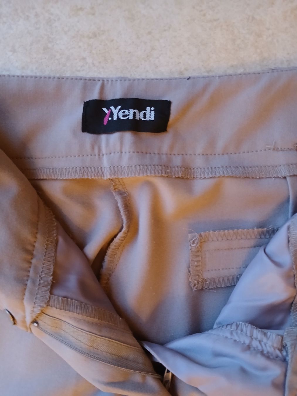 Pantaloni: Yendi Damenhose, Gr. 38, hellbraun, Frühling – Usato da Liestal venduto da piperpa 1