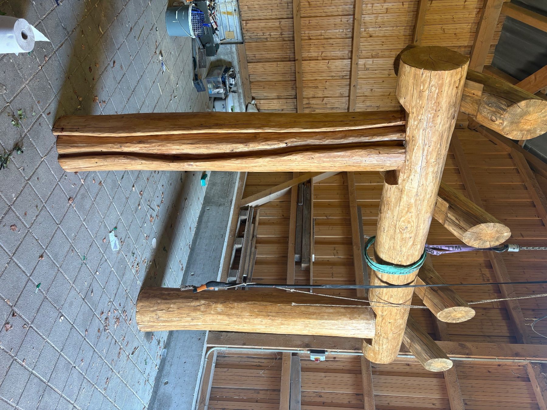 Articoli in legno: Tor aus Holzstämme – Usato da Döttingen venduto da leo_6jbj