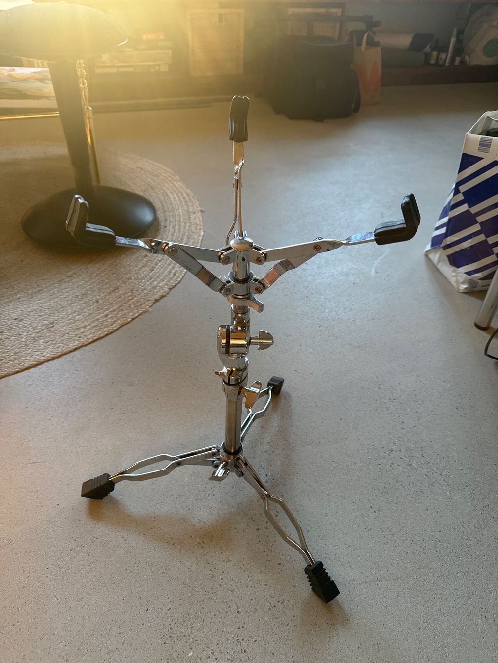 Strumenti musicali: Snare-Ständer inkl. Übungspad – Usato da Winterthur venduto da camelkorn 1