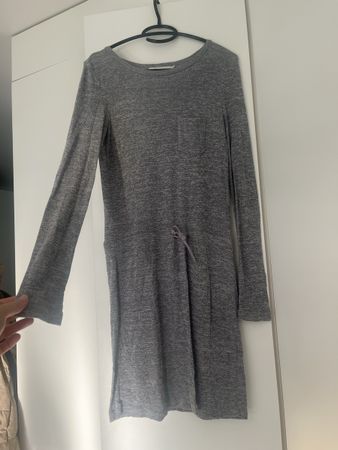 Graues TwinTip Kleid, Grösse S – Ideal für den Herbst!