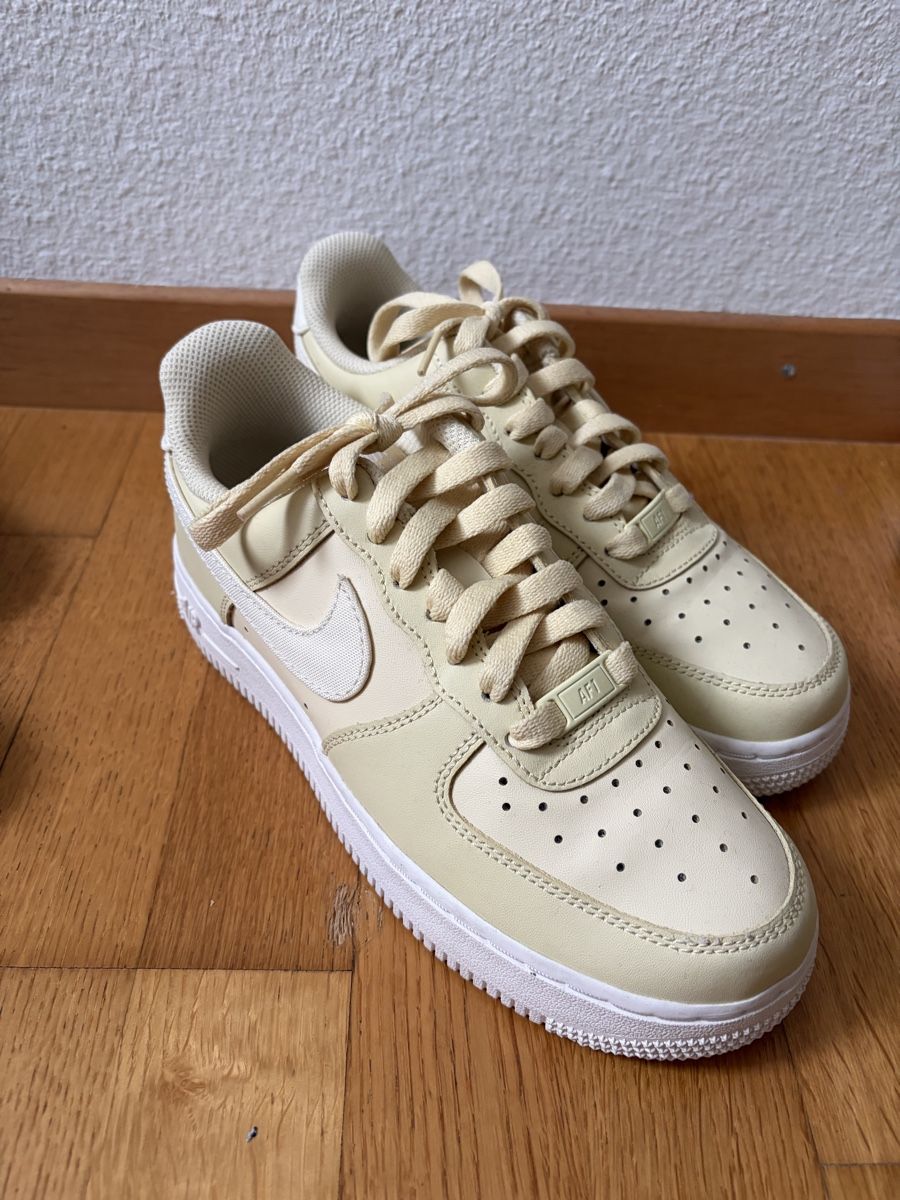 Nike Scarpe da donna: Nike Air Force 1 lemon/white – Nuovo (secondo la descrizione) da Luzern venduto da fer_5lyj
