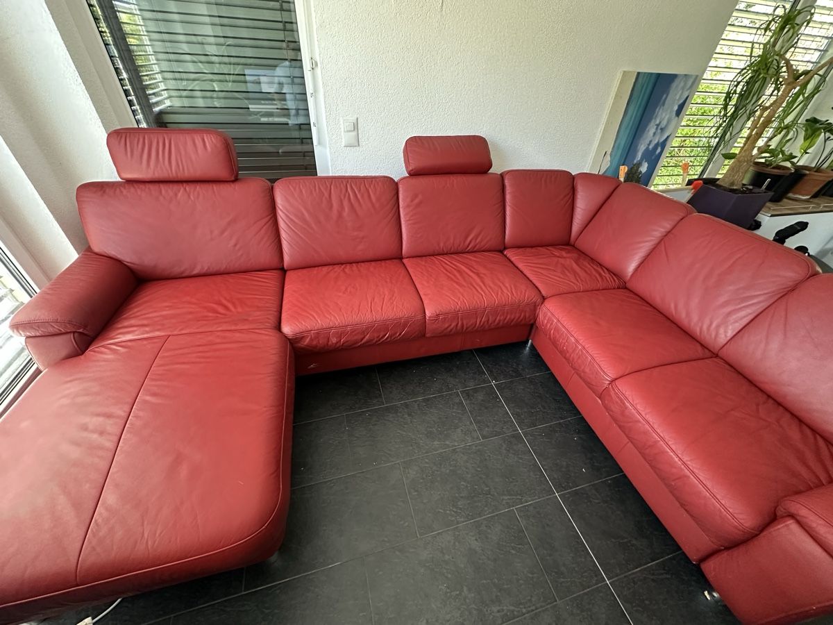 Divani: Red Leather Corner Sofa - Excellent Condition  – Usato da Oensingen venduto da E-Sell 4