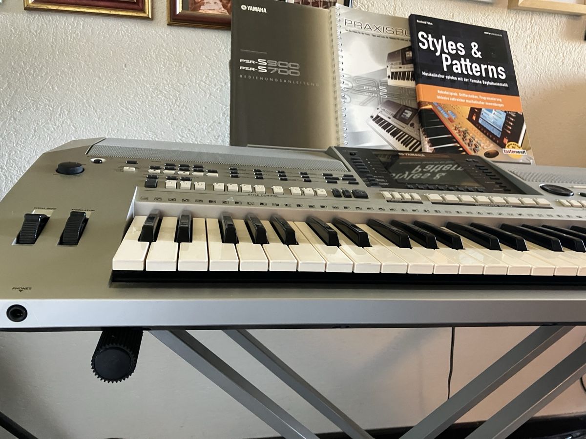 Yamaha Strumenti musicali: Yamaha PSR-S900 Keyboard – Usato da Schönenwerd venduto da Lichi 6